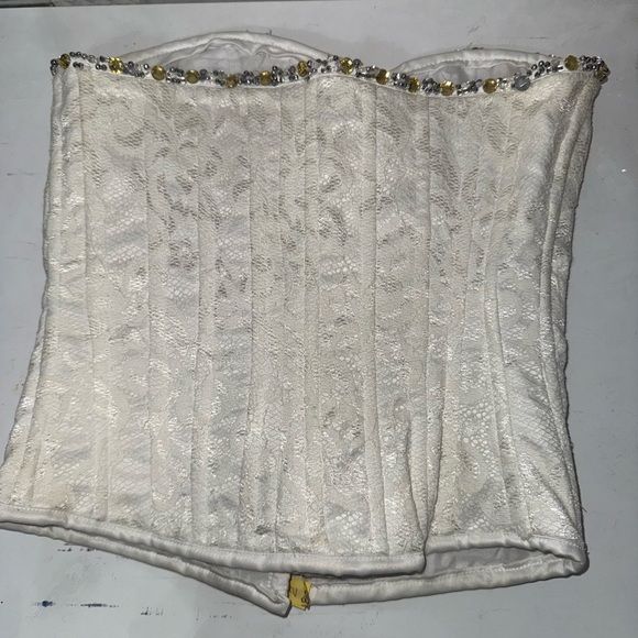 Elegant Cream Lace Corset - Picture 2 of 2